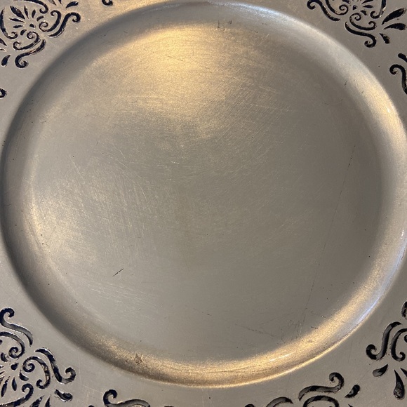 Beautiful Set of 8 Vintage Champagne Gold 13” Gilded Charger Plates. - Picture 7 of 11